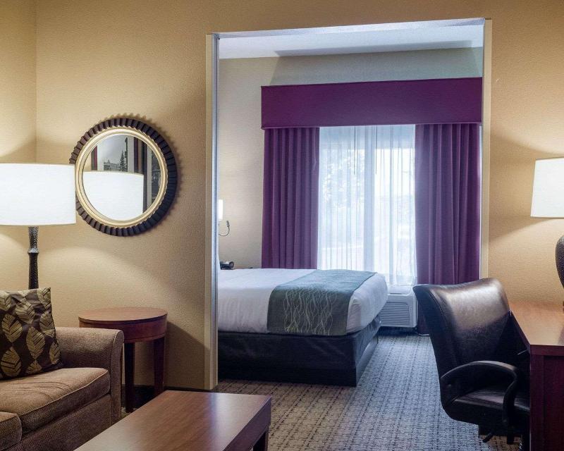 Russell Inn and Suites - photo 19