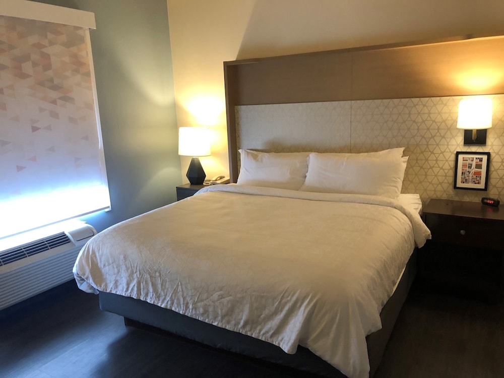 Holiday Inn Omaha Downtown Waterpark by IHG - photo 8