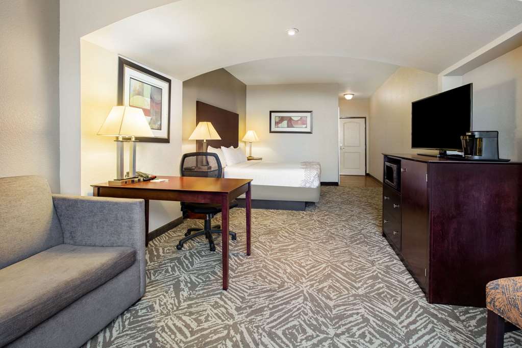 La Quinta Inn & Suites by Wyndham McKinney - photo 38