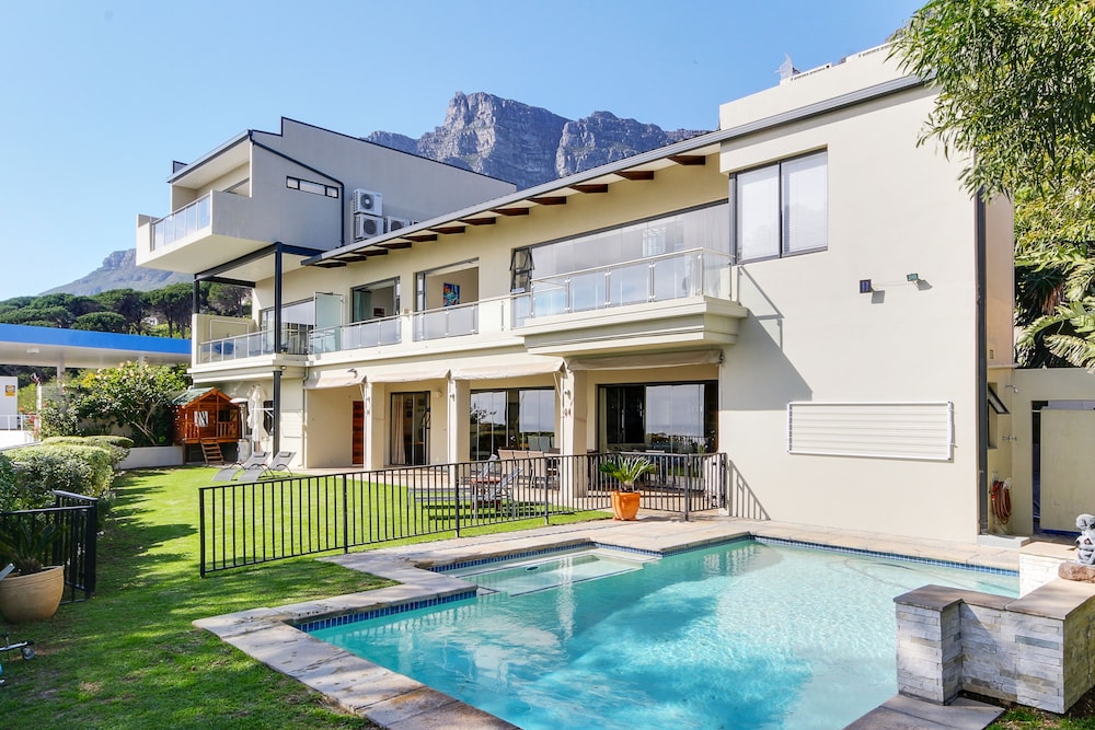 Sea Mount Villa — 4-Star Luxury Hotel in Cape Town, South Africa