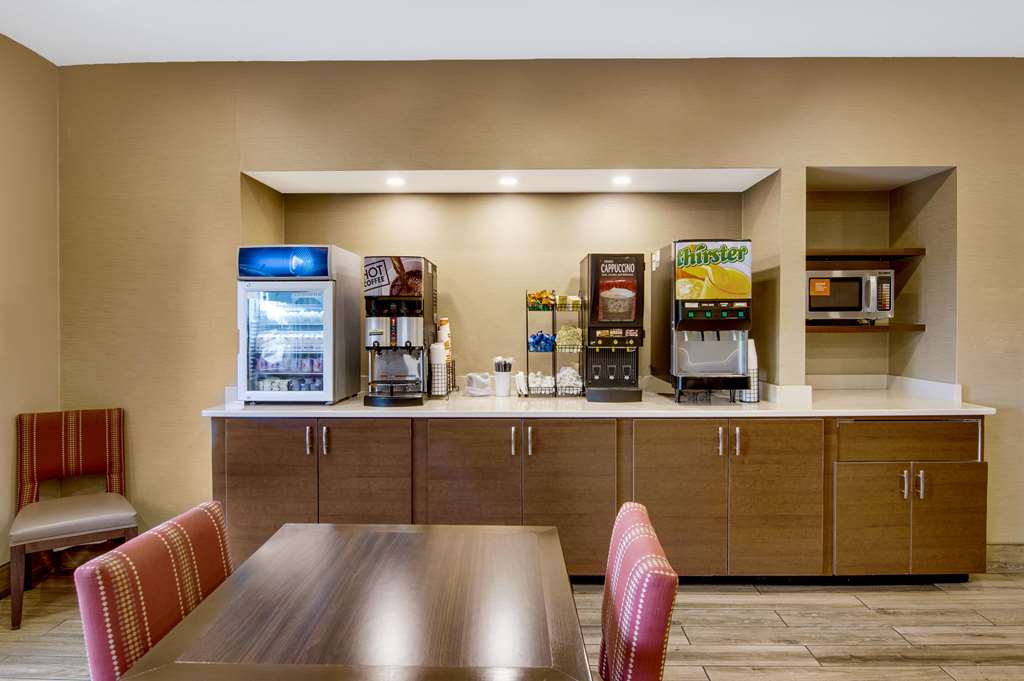 Comfort Inn Airport - photo 31