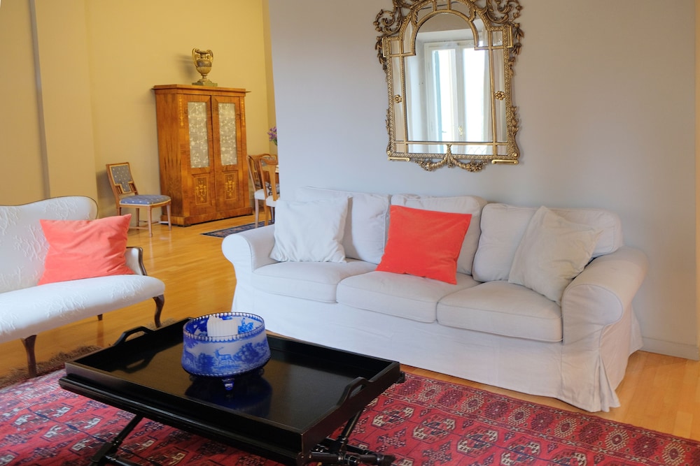 Schubert Flat — 4-Star Luxury Hotel in Florence, Italy