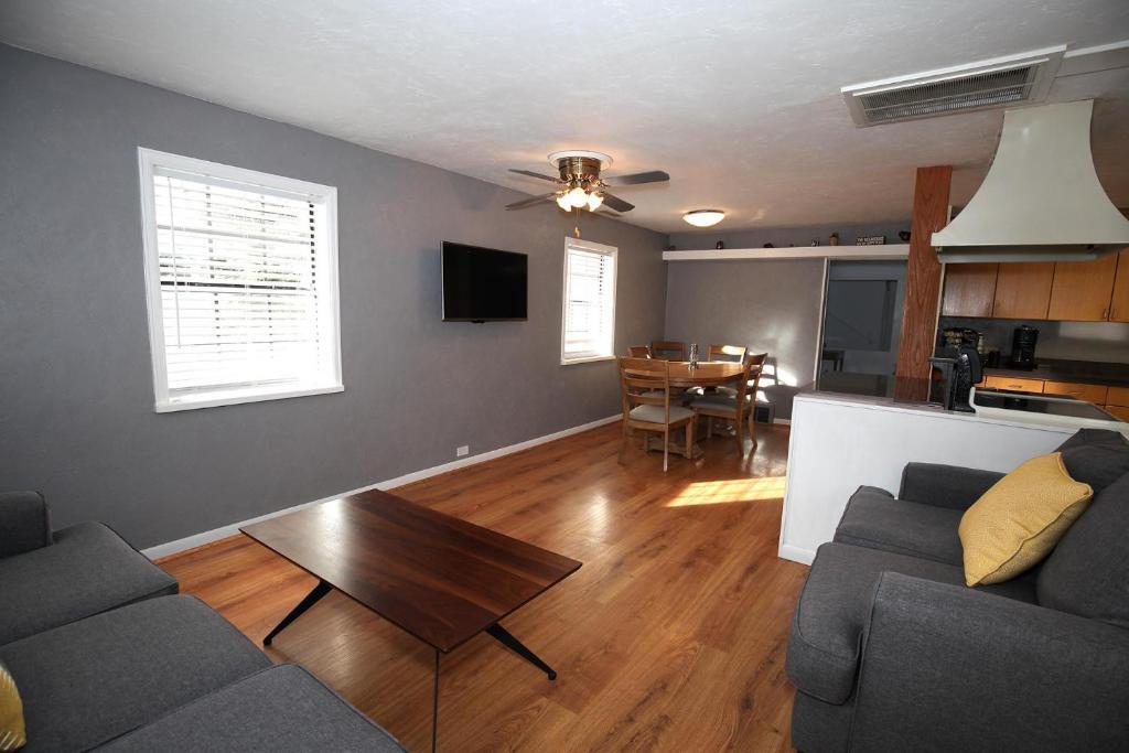 320 8th Avenue - featured photo