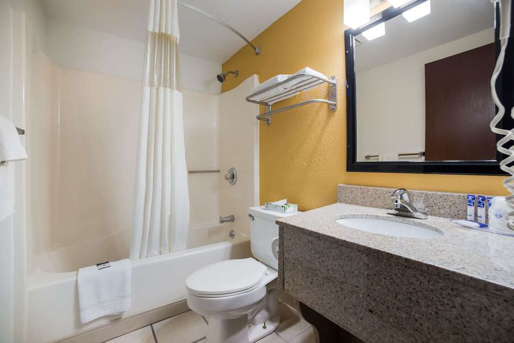 Ramada by Wyndham Effingham - photo 12