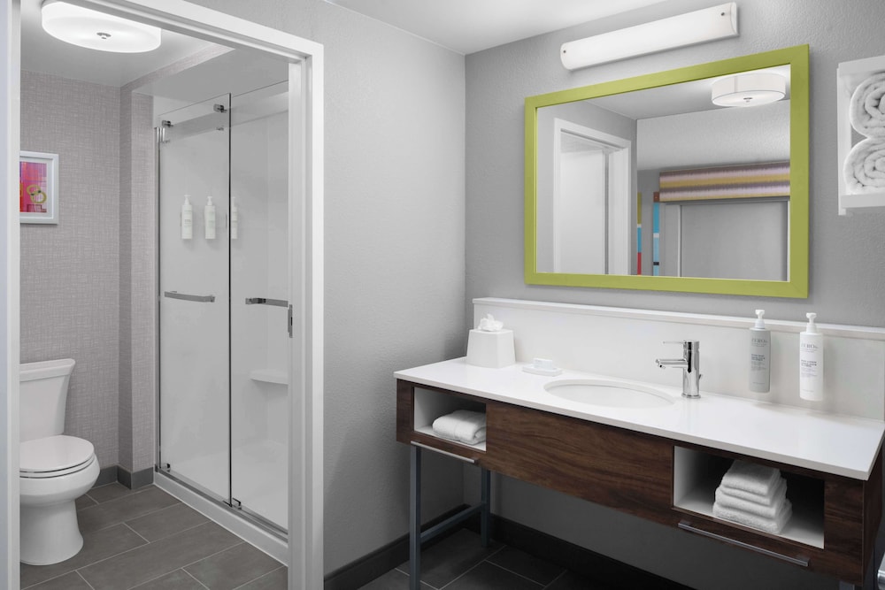 Hampton Inn & Suites Grand Rapids Airport 28th St - photo 15