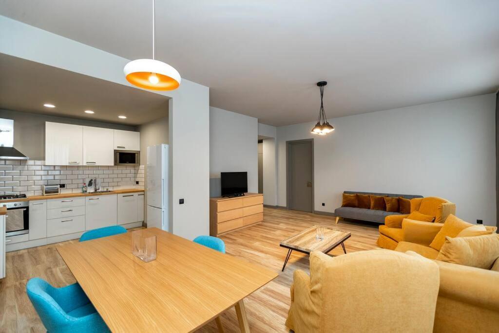 Comfortable 1BR Apartment in Central Vake by Wehost