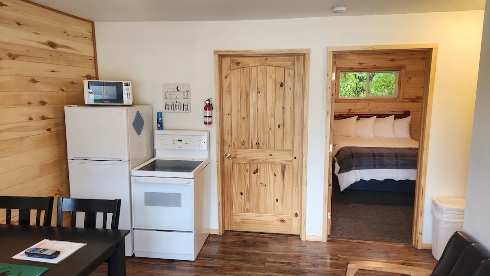 Beargrass Lodging and RV Resort - photo 78