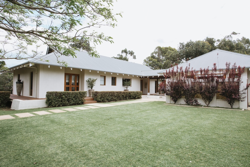 Yallingup Villas — 4-Star Luxury Hotel in Yallingup, Australia
