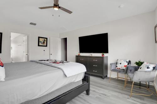 Themed Luxury 6BR Getaway with Resort Amenities - photo 36