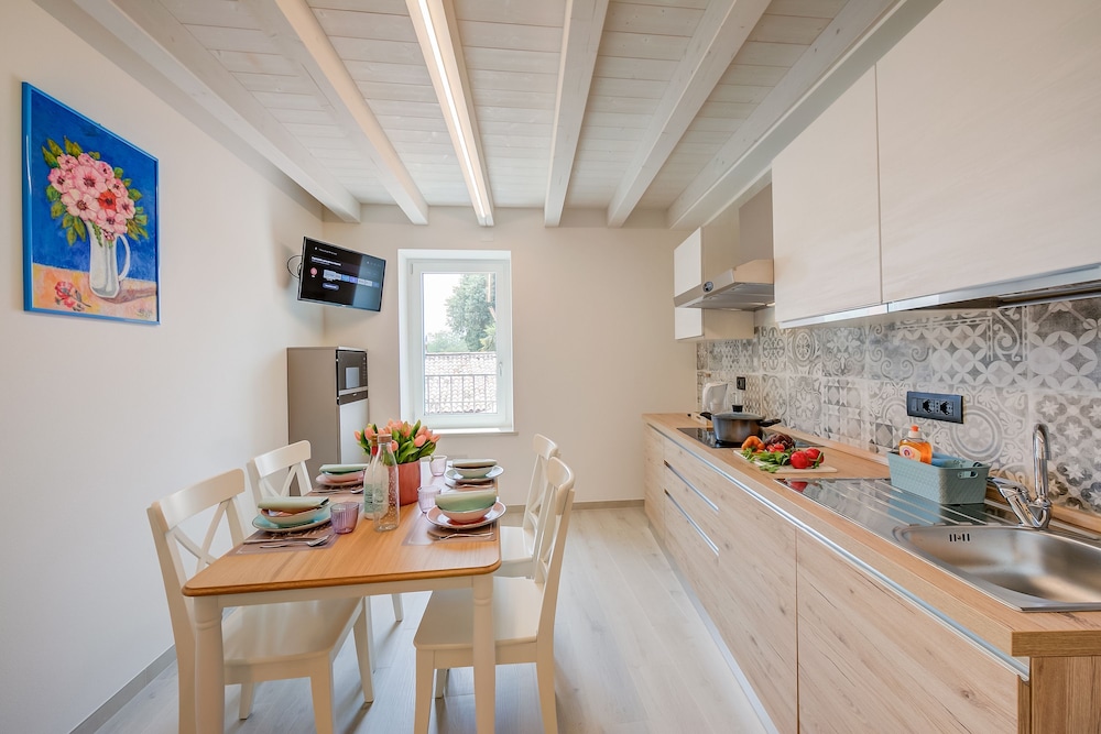 Tulipano Apt Palazzo Palermo 1817 Happy Rentals — 4-Star Luxury Hotel in Salionze, Italy
