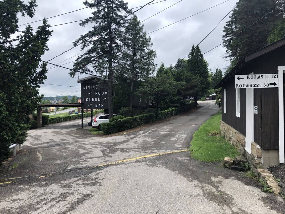 Gold Eagle Inn - photo 33