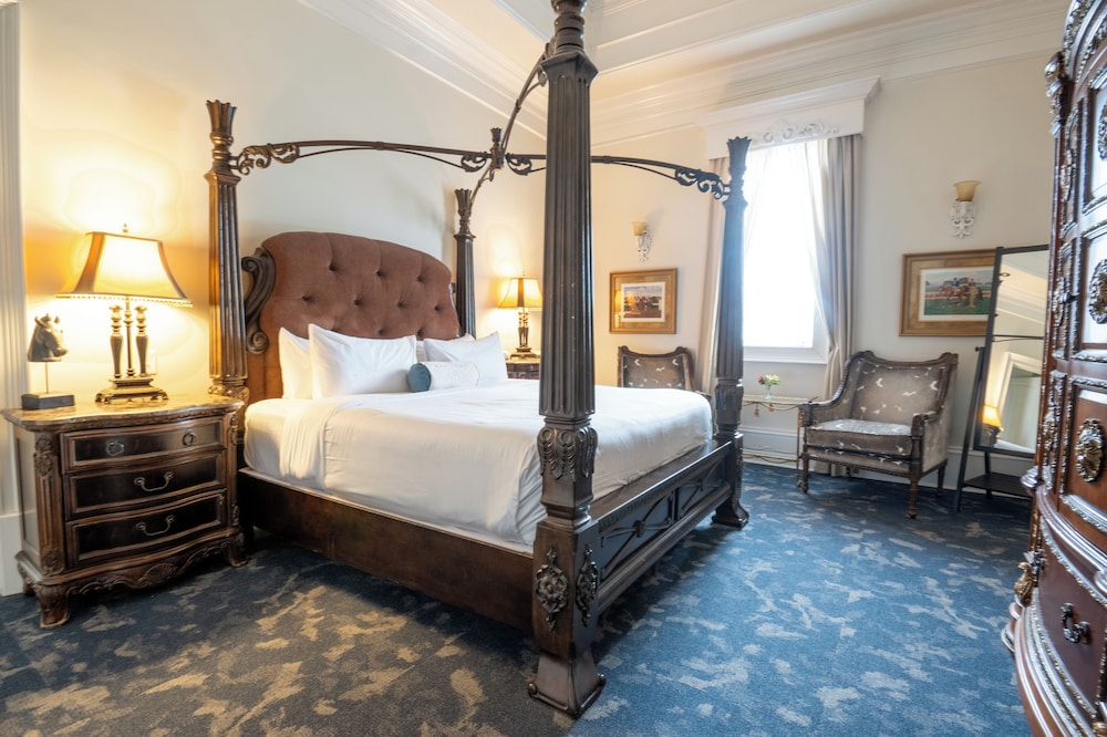 Kentucky Castle Hotel - photo 10