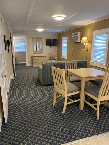 The Admiral Hotel Motel - photo 204