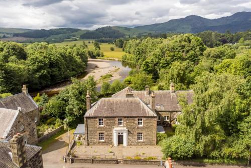 Comrie Old Schoolhouse - carbon neutral hotel in Comrie