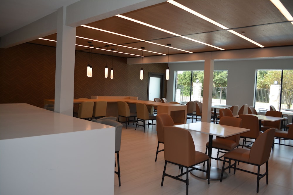 Wingate By Wyndham College Station South - photo 14