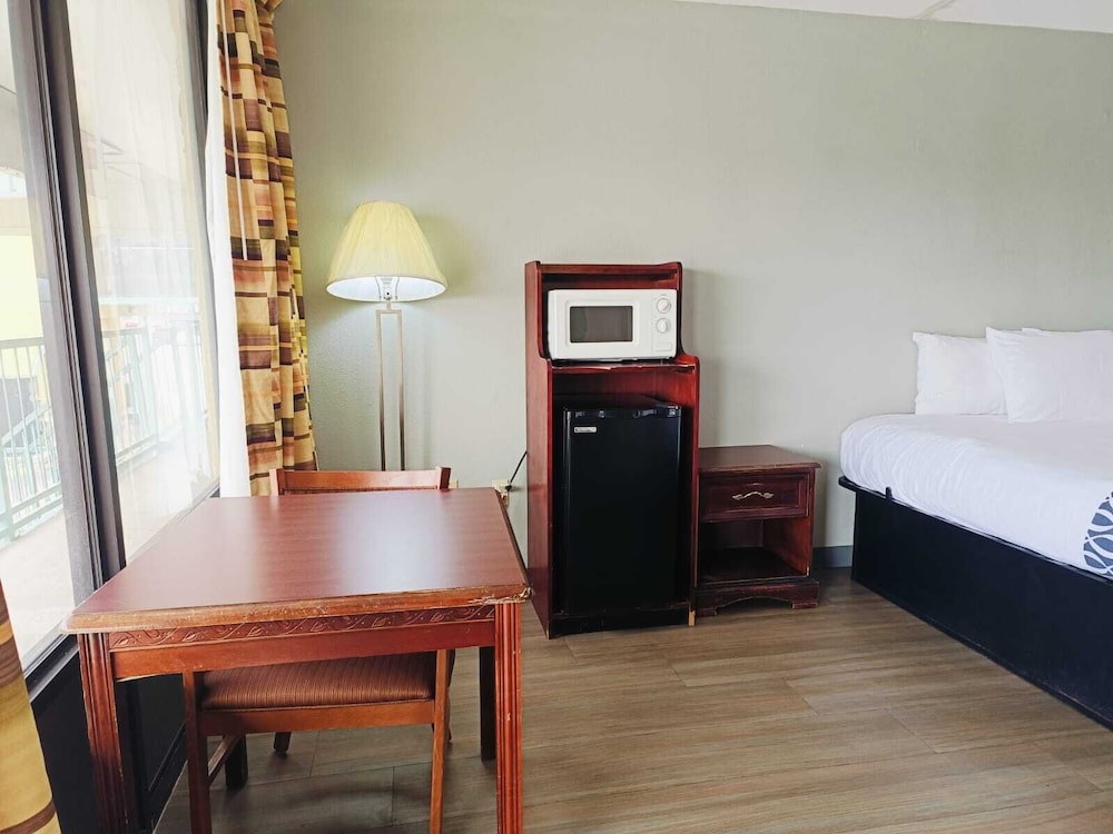 Lawton Hotel - photo 18