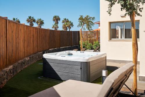 Villa costera mar golf y muelle deportivo — 4-Star Luxury Hotel in San Miguel De Salinas, Spain