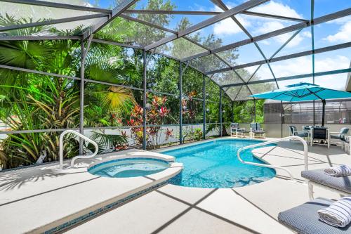 South Facing Pool with Spa and a Game Room in Prime Location Near Disney — 4-Star Luxury Hotel in Kissimmee, United States