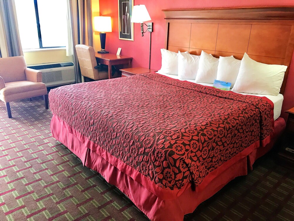 Days Inn by Wyndham East Albuquerque - photo 8
