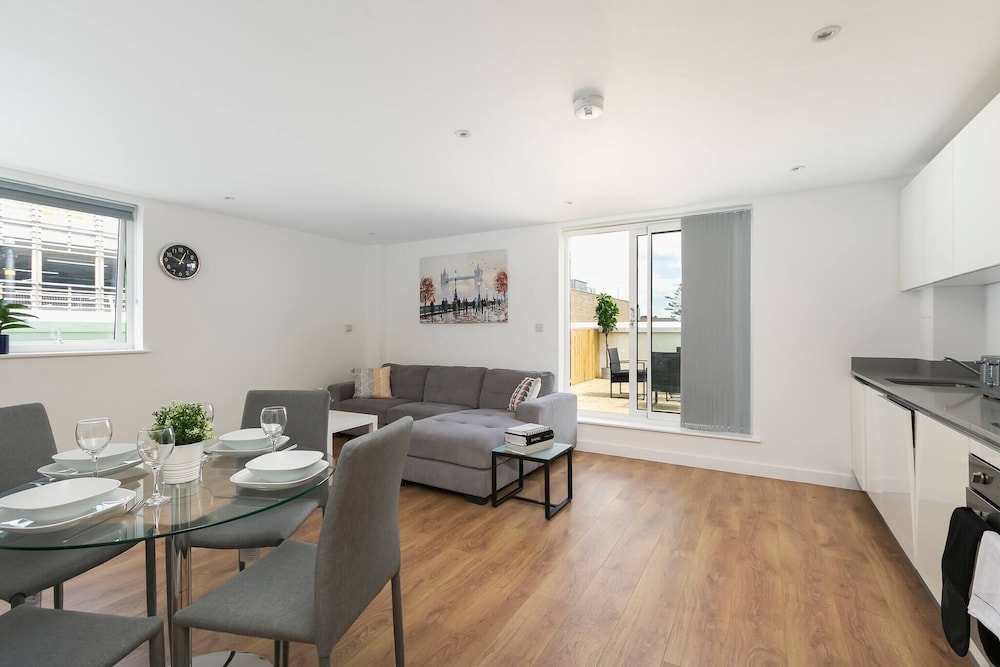 Hotel image of Skyvillion Huge 4bed Apartment Wbalcony Parking
