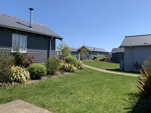 Blue Moon The Bay 2 bedrooms with ensuites parking for 2 cars 2 dogs welcome