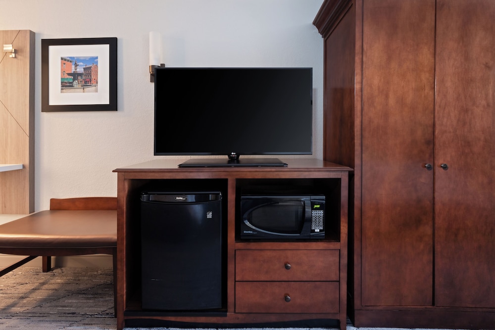 Holiday Inn Express & Suites Cincinnati Riverfront by IHG - photo 21
