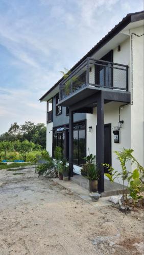 Villa Aisya — 4-Star Luxury Hotel in Padang Mat Sirat, Malaysia