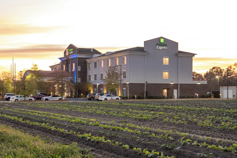 Holiday Inn Express Pembroke by IHG - photo 81