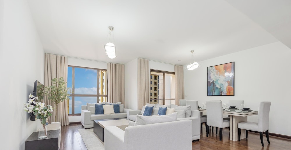 LUX The Murjan Sea View Suite 2 — 4-Star Luxury Hotel in Dubai, United Arab Emirates