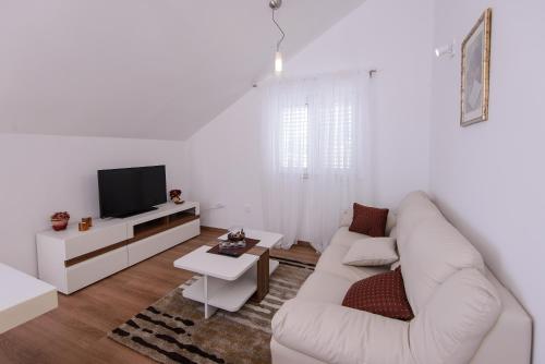 Apartment Violeta 2 with parking