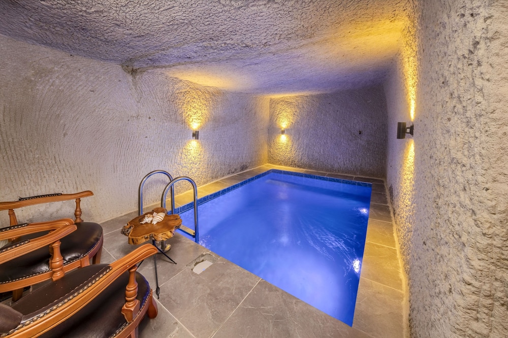 Rose Moon Cave - carbon neutral hotel in Nevsehir
