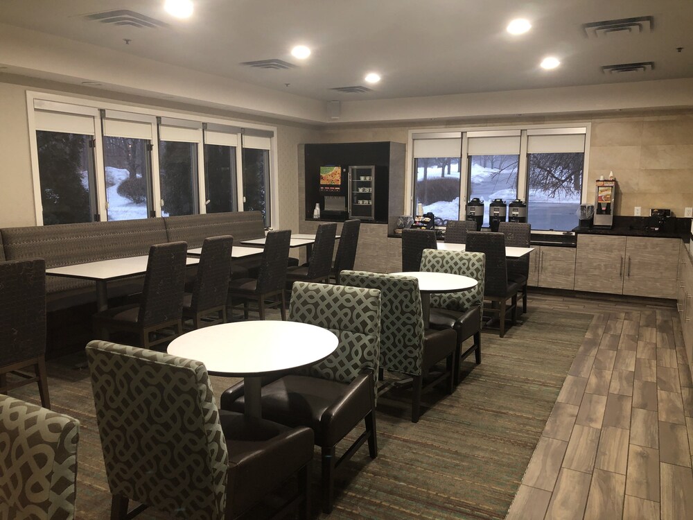 Albany Airport Inn and Suites - photo 39