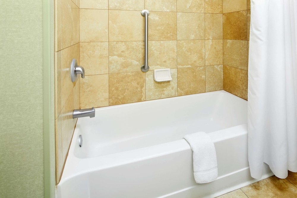 Hampton Inn & Suites Savannah Midtown - photo 18