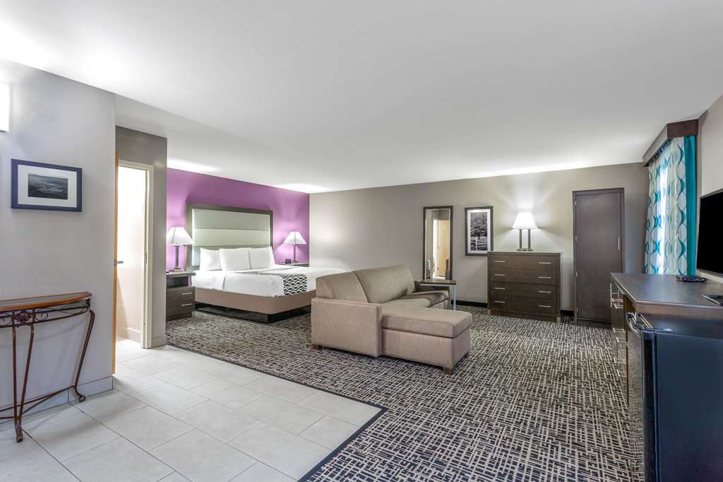 La Quinta Inn by Wyndham Radford - photo 23