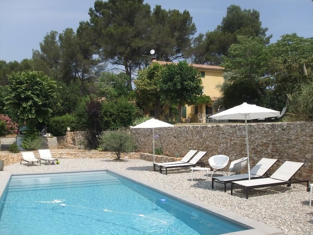 Le Mas des Aludes — hotel in La Destrousse