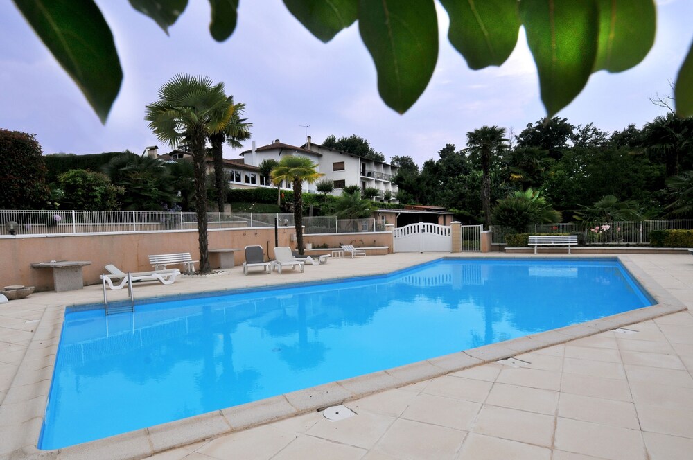 Logis Hôtel & Restaurant Aux Tauzins pet-friendly hotel Montfort En Chalosse