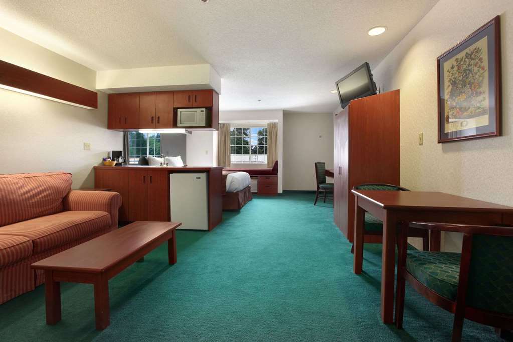 Super 8 by Wyndham Harbison Parkridge Hospital - photo 31