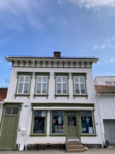 Sjarmerende leilighet i hjertet av Risør — 4-Star Luxury Hotel in Risor, Norway