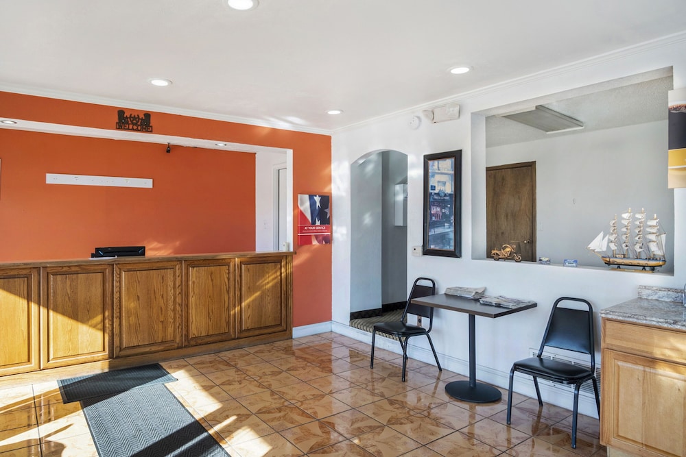 OYO Townhouse Dodge City KS - photo 5