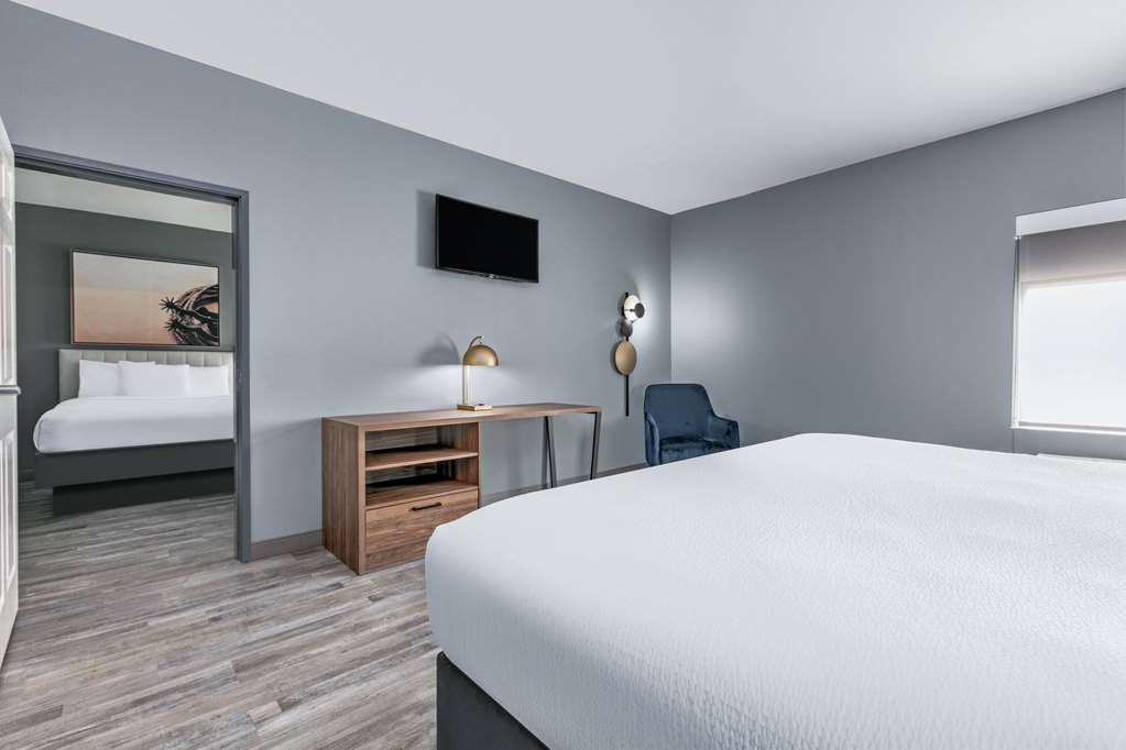 La Quinta Inn & Suites by Wyndham Decatur - photo 27