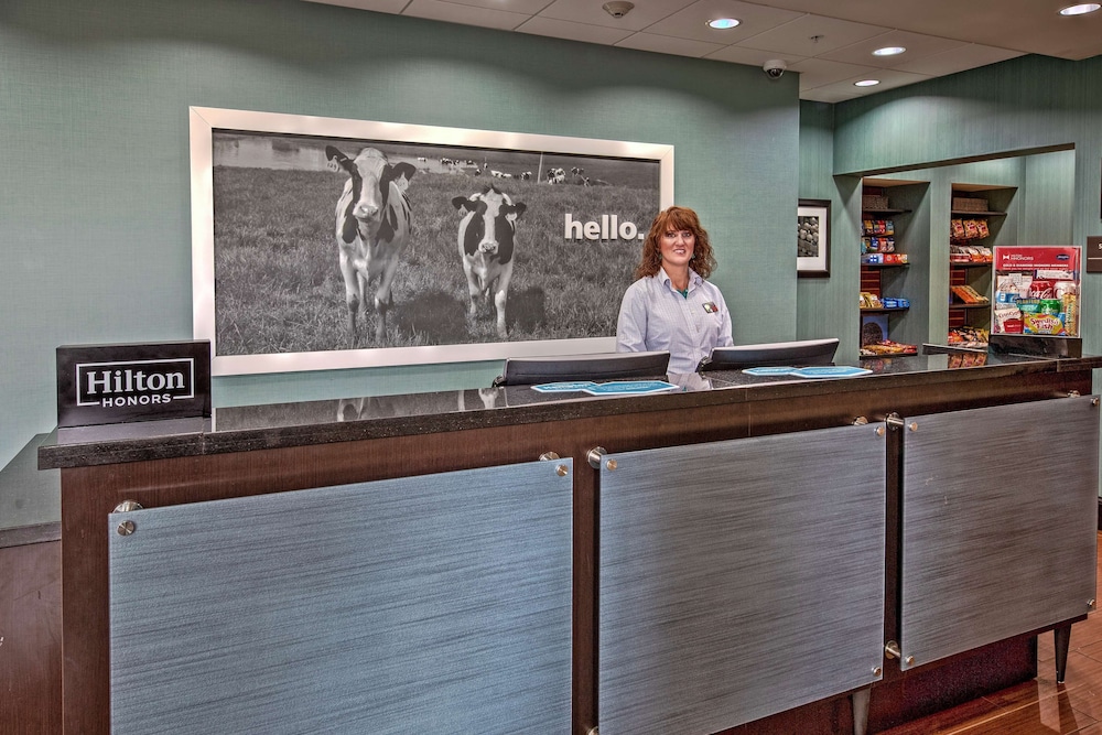 Hampton Inn & Suites Clarksville - photo 4