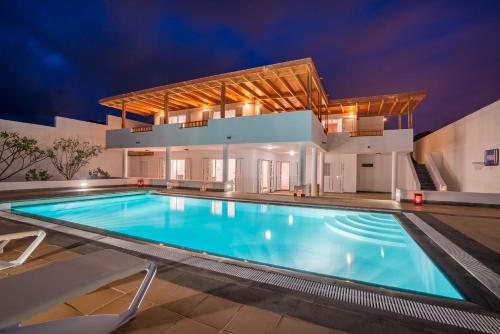 Villa Dedalos A luxury large villa with a heated pool in Puerto Calero — 4-Star Luxury Hotel in Yaiza, Spain