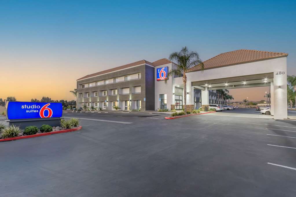 Studio 6 Suites Perris CA - carbon neutral hotel in Perris
