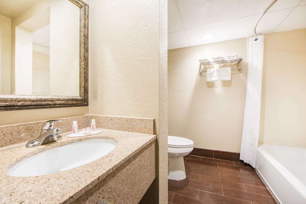 Days Inn by Wyndham Joplin - photo 12