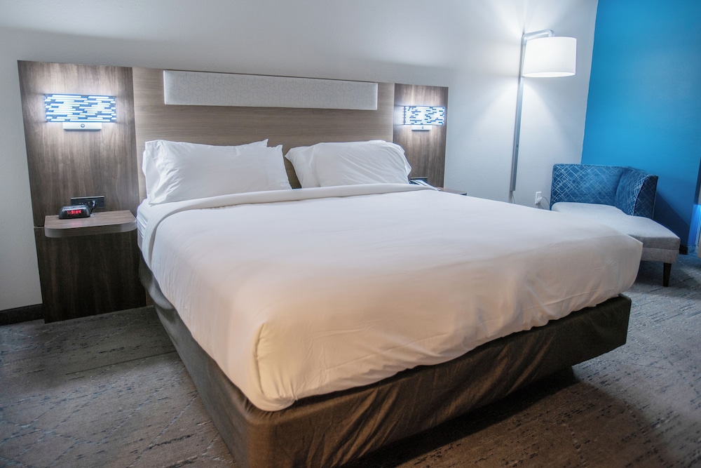 Holiday Inn Express Pembroke by IHG - photo 21