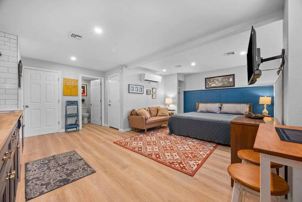 Trendy & Hip South Side Studio Walk to Downtown — 4-Star Luxury Hotel in Pittsburgh, United States