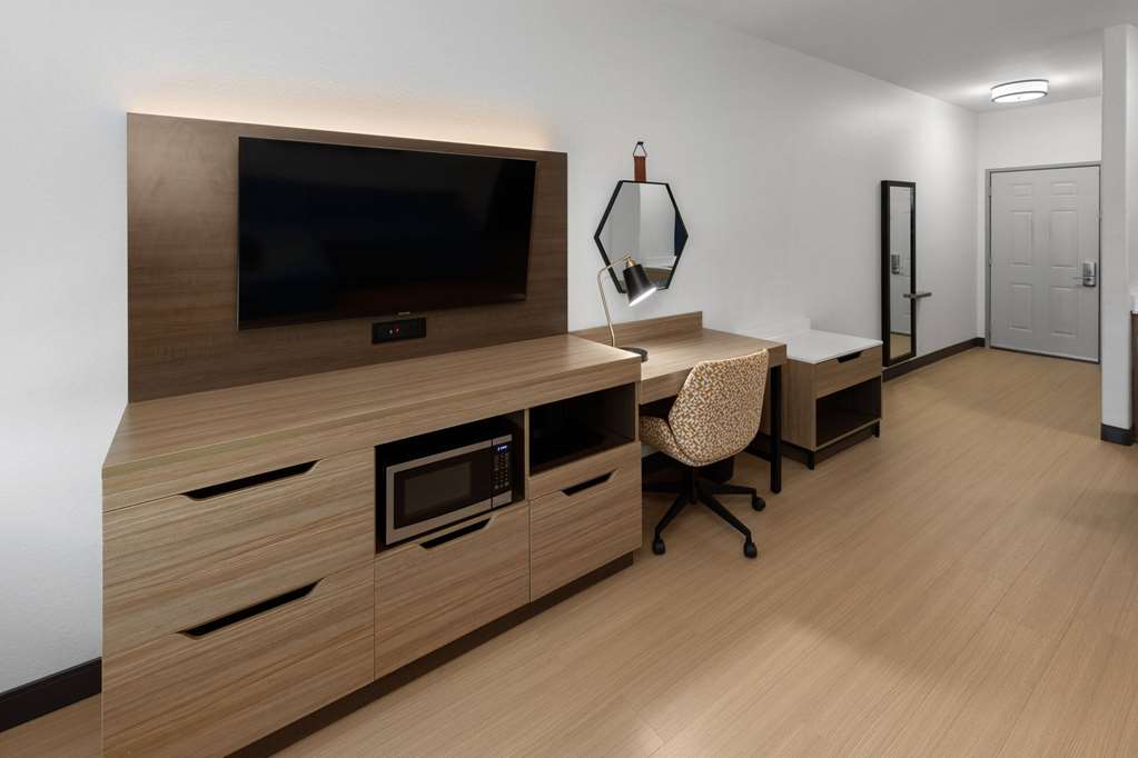 La Quinta Inn & Suites by Wyndham San Antonio Northwest - photo 44