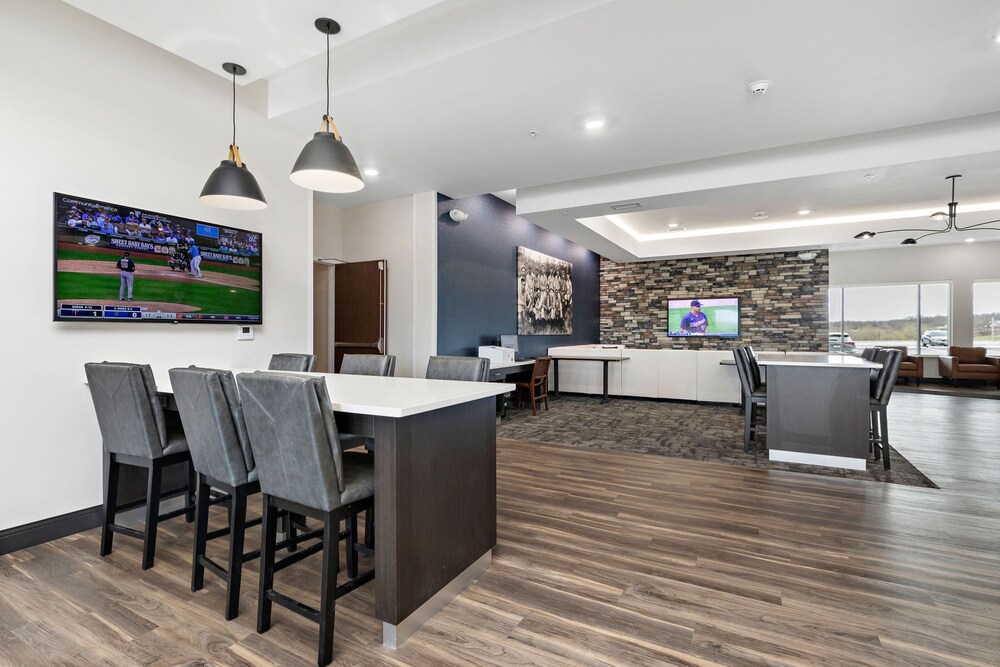 Holiday Inn Exp Parkville - photo 100