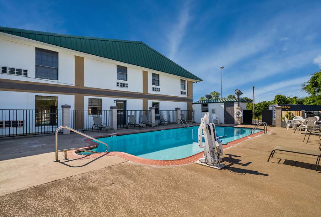Econo Lodge Brownsville - photo 22