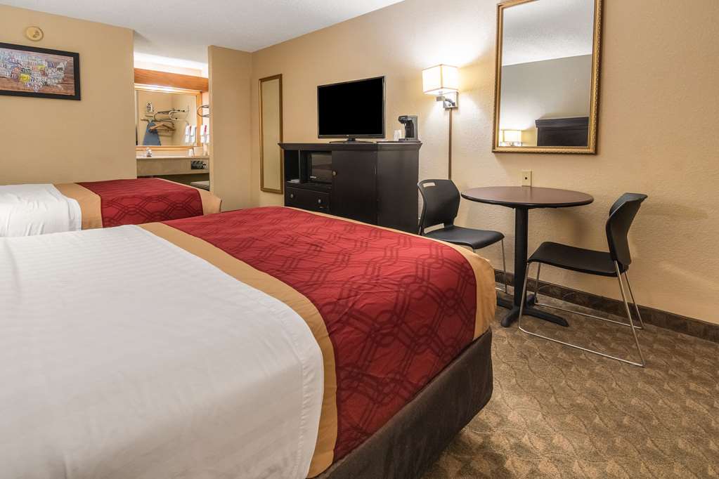 Econo Lodge Hillsboro I 35 - photo 32